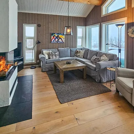 5 Bedroom Amazing In Holiday home
